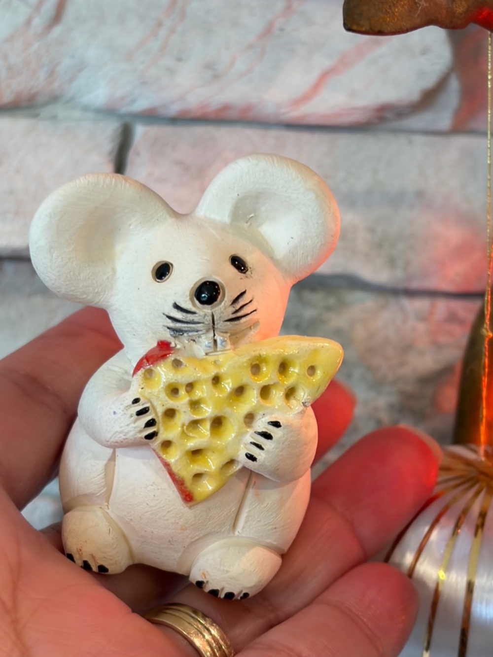 Rinconada "Papa Mouse Eating Cheese Figurine Handmade 90’s Uruguay 2” Collector